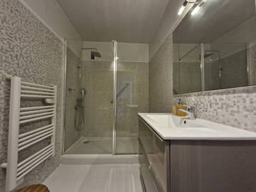 Shared housing for rent in Le Mans - photo 6: Bathroom-6