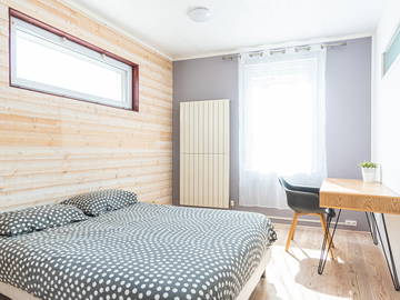 Roomlala | Location Chambre 13m2 Avec Salle D'eau Et Toilettes Privées