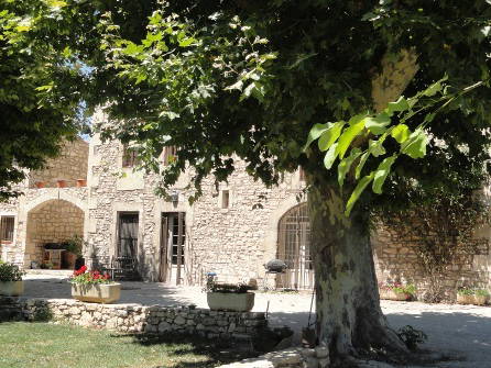 Entire Home Tarascon 64132-3