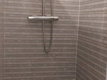 Chambre chez l'habitant à louer à Vichy - photo 1 : salle de bain-1
