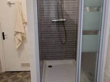 Homestay for rent in Vichy - photo 2: Bathroom-2