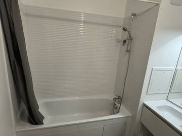 Chambre chez l'habitant à louer à Évry-Courcouronnes - photo 3 : salle de bain-3