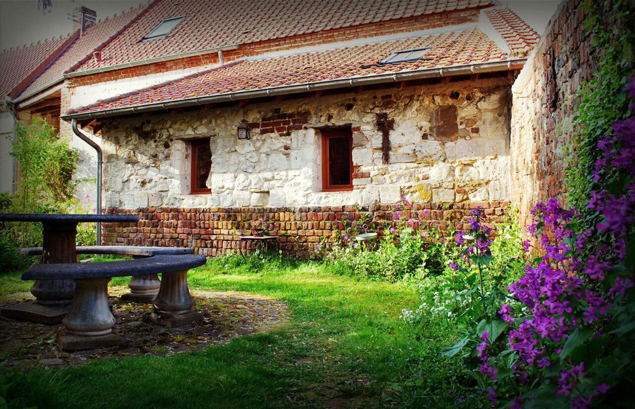 Studio Indépendant Mont-Saint-Éloi 62511