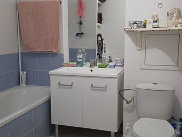 Chambre chez l'habitant à louer à Étrembières - photo 2 : salle de bain-2
