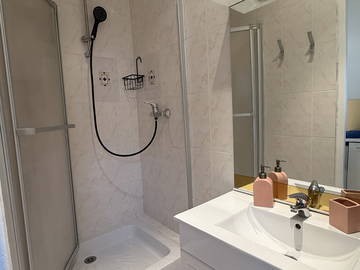 Homestay for rent in Sannois - photo 6: Bathroom-6