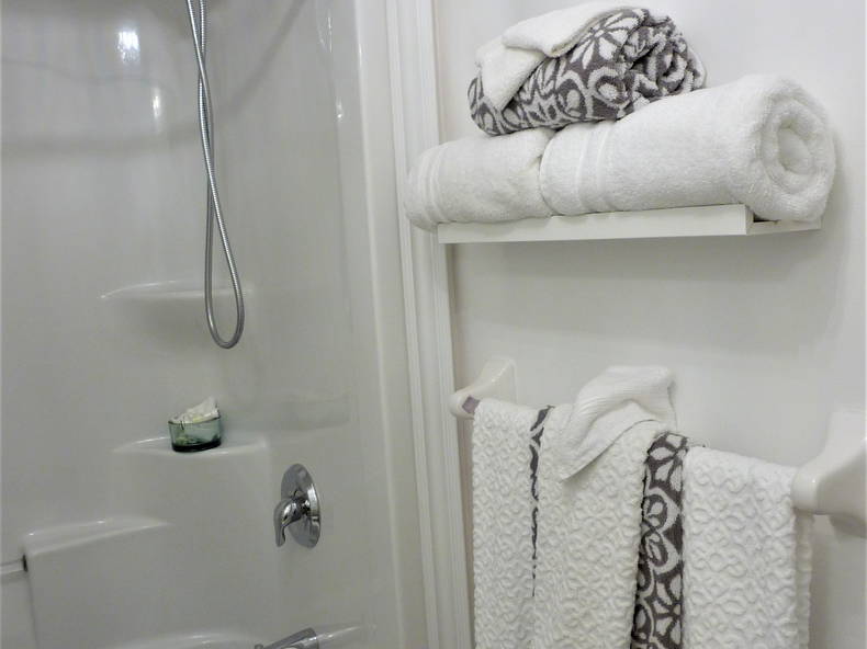 Homestay Fort Erie 113732-3