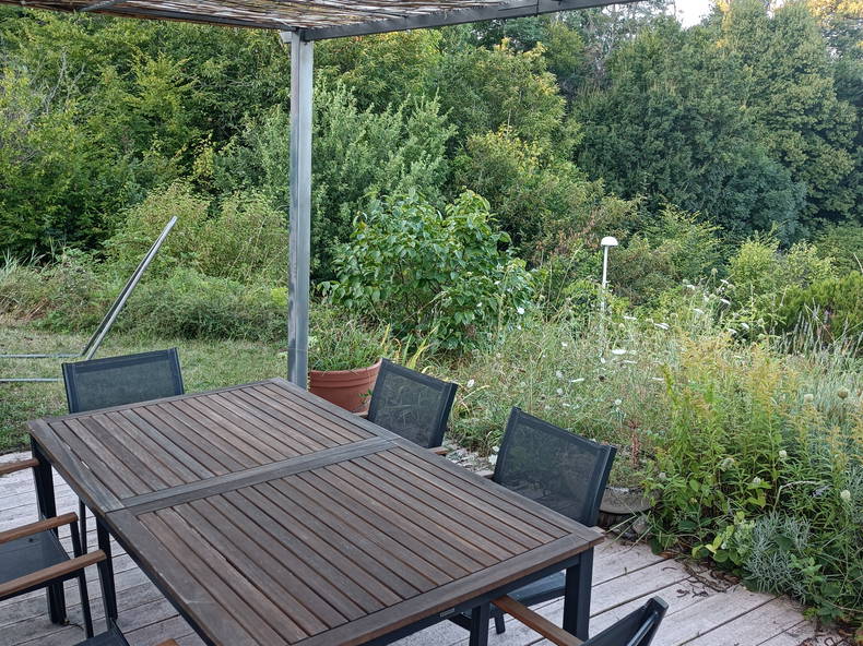 Entire Home Volvic 74219-4