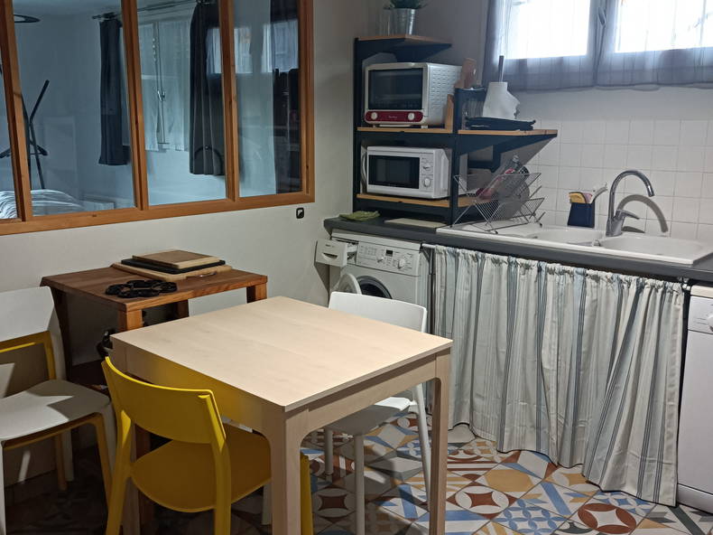 Entire Home Volvic 74219-5