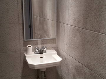 Logement entier à louer à Montréal - photo 5 : salle de bain-5