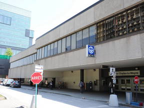 Longueuil Metro Sherbrook University 2 BerriUQAM-station