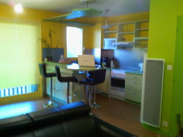 Roomlala | Looking for a roommate for a 3-room apartment