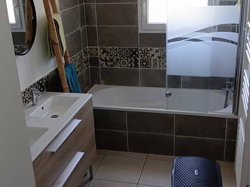 Homestay for rent in Beychac-Et-Caillau - photo 2: Bathroom-2
