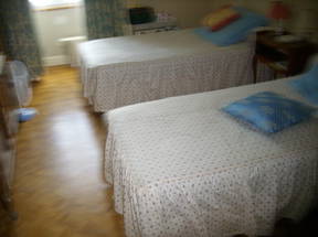 Rent a room with 2 twin beds