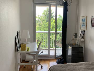 Roomlala | Loue Chambre Meublée Avec Balcon