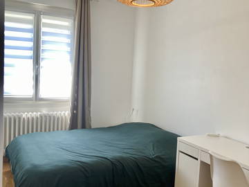 Loue Chambre meublée dans maison avec jardin