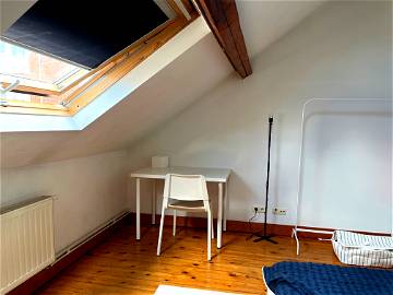 Roomlala | Lovely Room In Central Location In Bright Loft