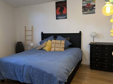 Roomlala | 🌿 Lovely room in house with terrace – close to tram T2