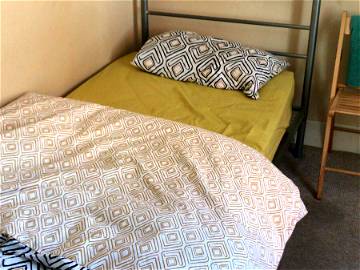 Roomlala | Lovely Single Bed Room