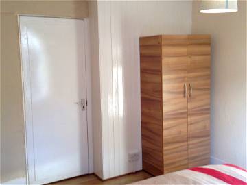 Roomlala | Lovely Single Room, Double Bed!