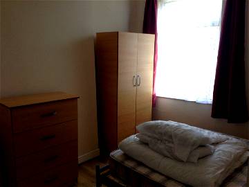 Roomlala | Lovely Single Room, Double Bed! 