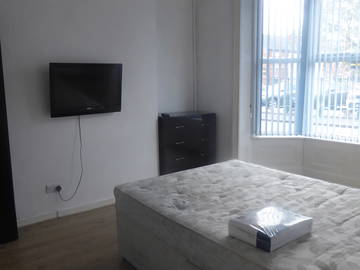 Roomlala | Łóżko podwójne w pokoju do pojedynczego wykorzystania