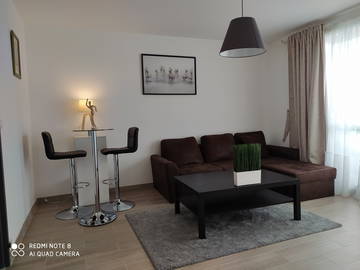 Roomlala | Luksusowy umeblowany i wyposażony apartament na wynajem – 5 minut spacerem do stacji kolejowej