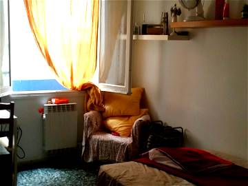 Roomlala | Luminosa Habitación En Piso De Estudiantes