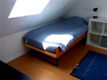 Roomlala | Luminosa habitación para estudiante en casa con jardín