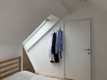 Roomlala | Luminous En-suite Attic 100m From Metro/bus. Ulb At 10min Wa