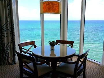 Roomlala | Luxury 2 Bedroom Oceanfront @ Trump