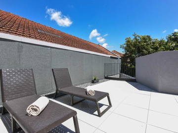 Roomlala | Luxury Accommodation With Free Parking And Private Terrace