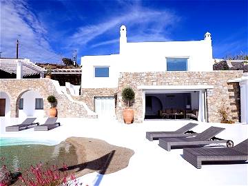 Roomlala | Luxury Beachfront Villa In Mykonos