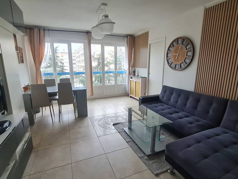 Gastgezin Lyon 655977-1