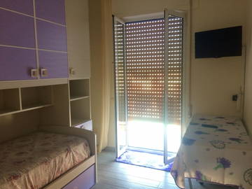 Roomlala | Lyst værelse 1 km fra stationen