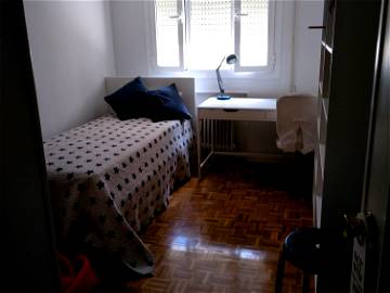 Roomlala | Madrid. Room for rent with bathroom-single use