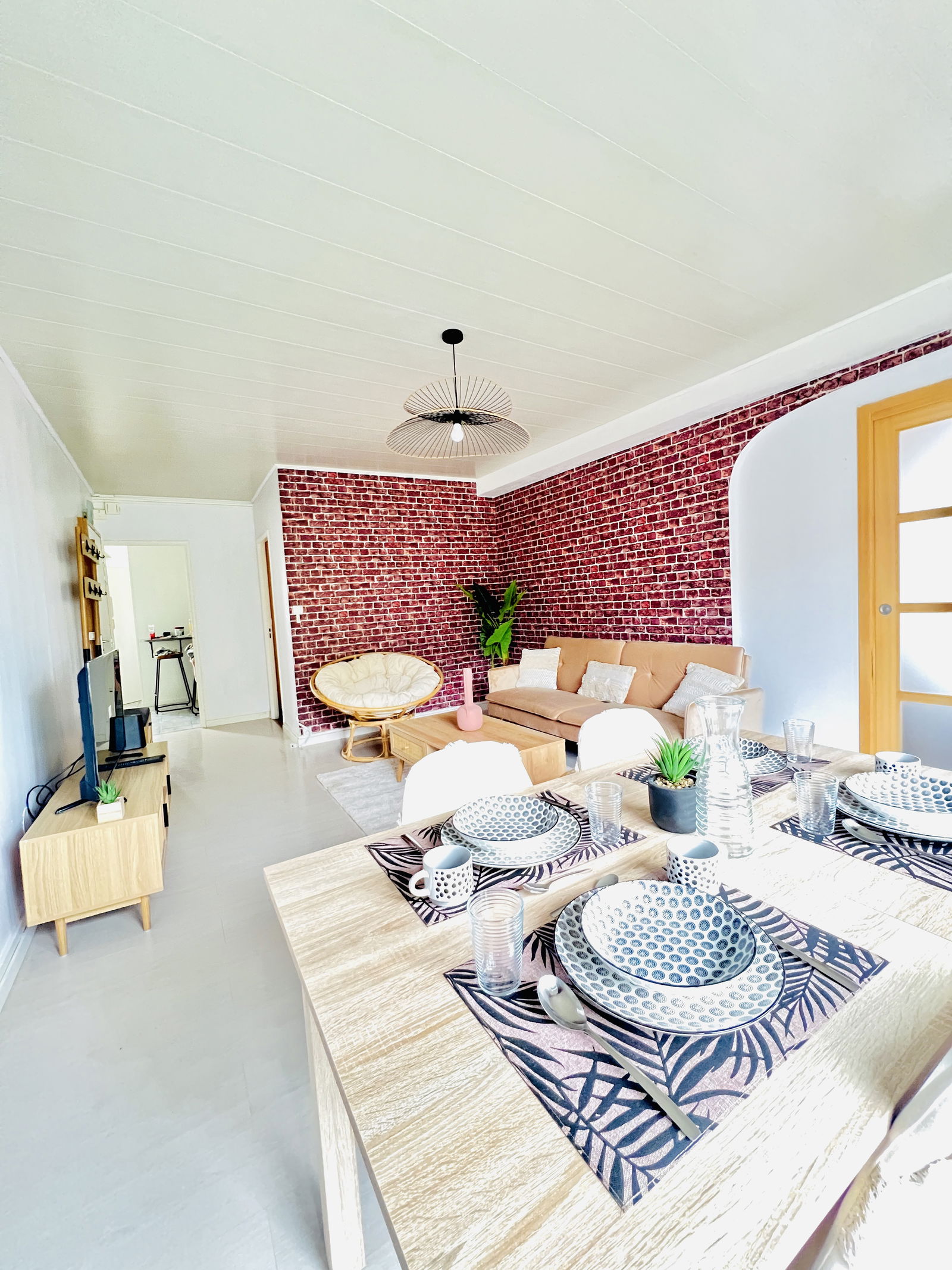 Kolokation Tours 587917