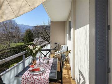 Roomlala | Magnificent New T2, Air-conditioned With Terrace And Private Garden