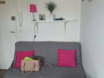 Roomlala | Maid's Room For Rent In Bécon-Les-Bru