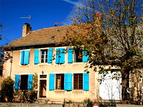 Haus Mit Blauen Fensterläden