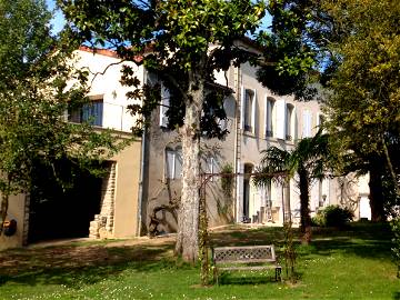 Roomlala | Maison D'hôtes De Charme Au Cœur De Monségur, Bastide De Gir