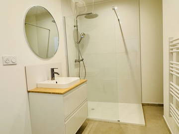 Chambre chez l'habitant à louer à La Seyne-Sur-Mer - photo 3 : salle de bain-3