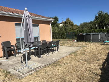 Maison de plain-pied avec climatisation et piscine