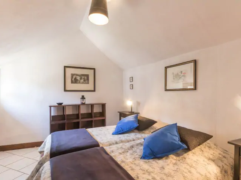 Colocation Moloy 494024-2