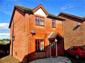 3 Bedroomes Detached House For Rent 