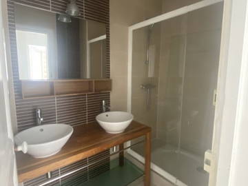 Chambre chez l'habitant à louer à Saint-Médard-En-Jalles - photo 4 : salle de bain-4