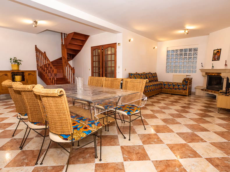 Entire Home Bondy 233918-5