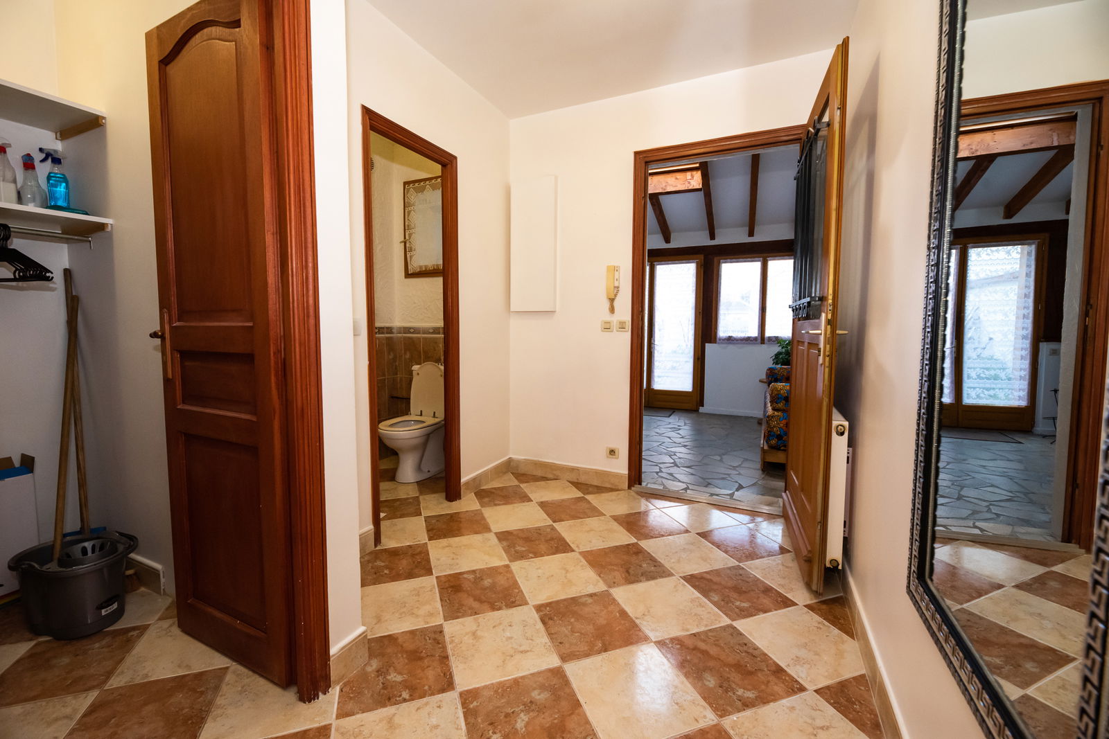 Oberoende Studio Bondy 233918