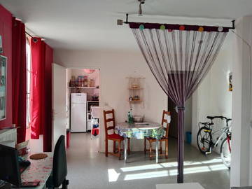 Roomlala | Mandlig Student