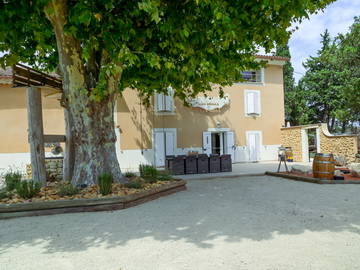 Mas provençal en campagne entre Avignon et le mont ventoux