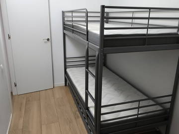 Roomlala | Medium room with bunk bed, newly renovated apartment, comfortable